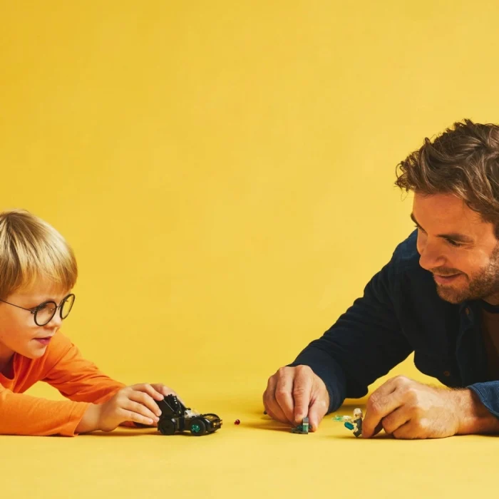 DC : ve Batmobile, Mr. Freeze’e Karşı Araç Oyun Seti 76301