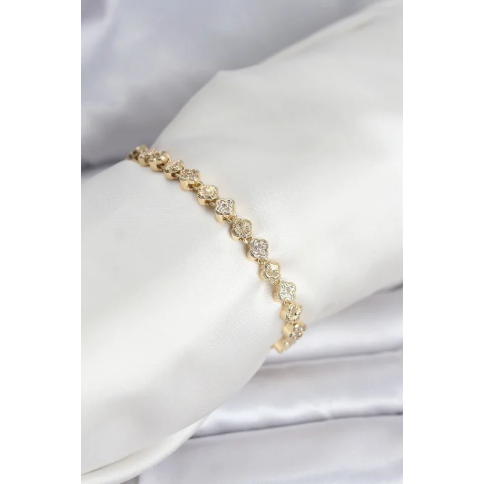Pirinç Gold Renk Vıp Seri Sıralı Yonca Model Zirkon Taşlı Kadın Bileklik