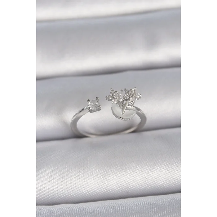 Pirinç Gümüş Renk Ayarlanabilir Zirkon Taşlı Yıldız Model Kadın Yüzük