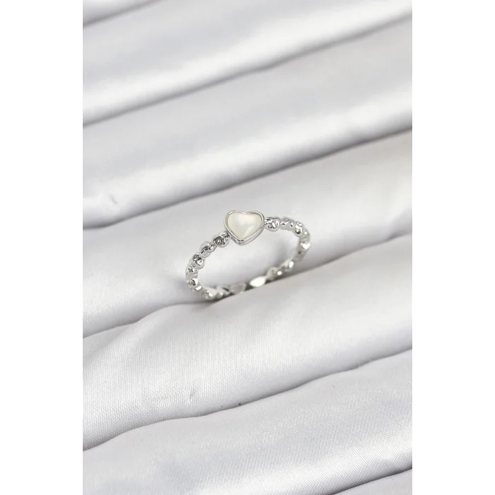 Pirinç Gümüş Renk Kalpli Model Kadın Yüzük