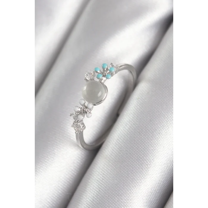 Pirinç Gümüş Renk Zirkon Taş Detaylı Beyaz Sedefli Çiçek Model Kadın Yüzük