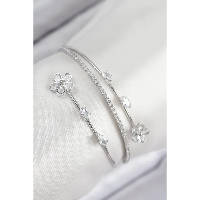 Pirinç Zirkon Taşlı Çiçek Model Gümüş Renk Kadın Bileklik