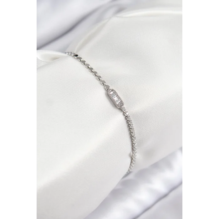 Pirinç Zirkon Taşlı Dikdörtgen Model Ezme Zincir Gümüş Renk Kadın Bileklik