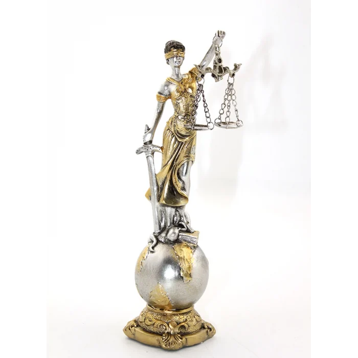 Polyester Adalet Figürü