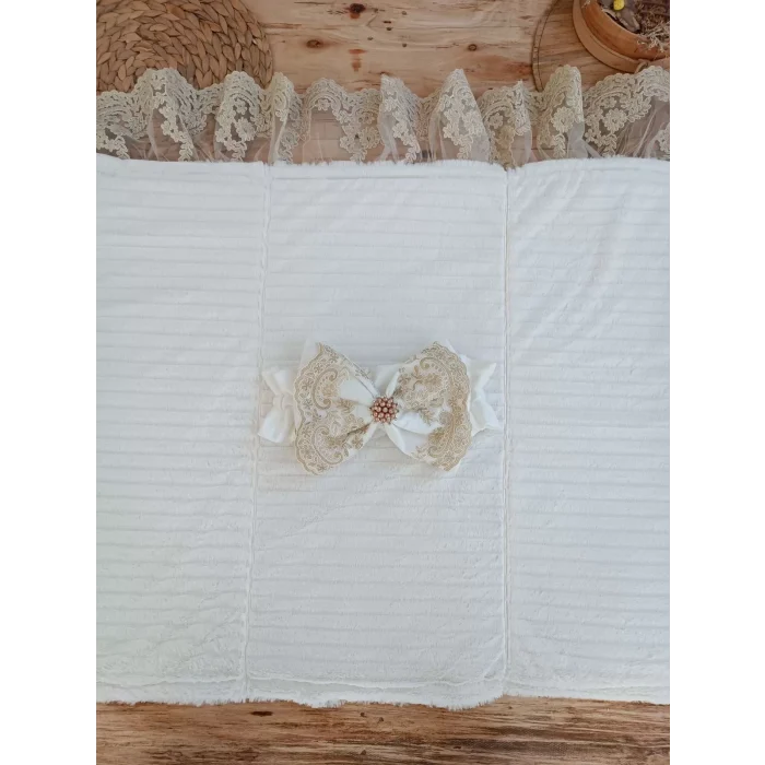 Luz&Pos Yenidoğan Beyaz Wool Yün Kumaş Taç Nakışlı Trilüks Kundak Bebek Battaniyesi Beyaz