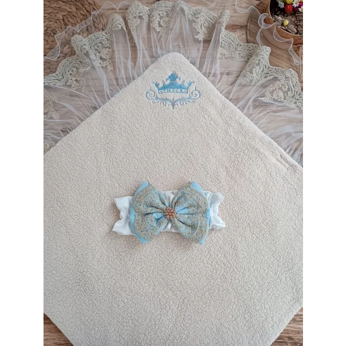 Luz&Pos Yenidoğan Kuzulu Taç Nakış Güpürlü Fiyonklu Duvaklı Prizma Taş Unisex Kundak Bebek Battaniyesi Mavi