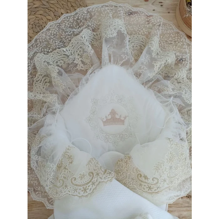 Luz&Pos Yenidoğan Sahra Taç Nakışlı Plazma Taşlı Güpürlü Fiyonklu Duvaklı Trilüks Kundak Bebek Battaniyesi Sütlü Kahve