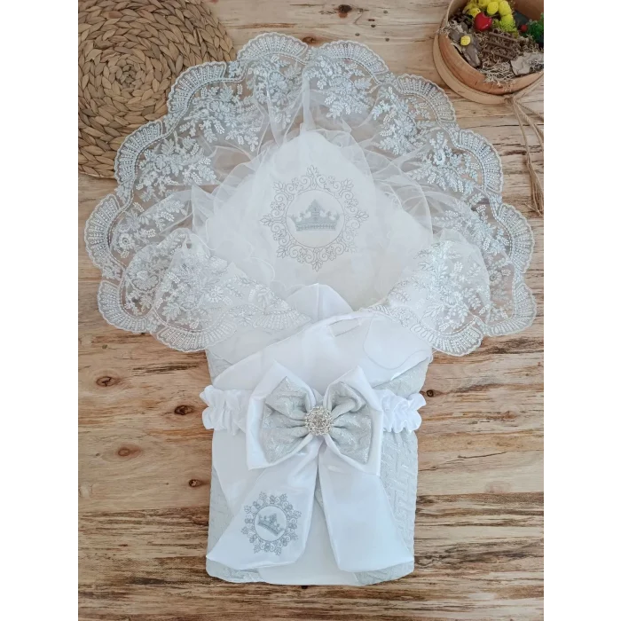 Luz&Pos Yenidoğan Titi Taç Nakışlı Plazma Taşlı Güpürlü Çift Fiyonk Duvaklı Trilüks Kundak Bebek Battaniyesi Gümüş
