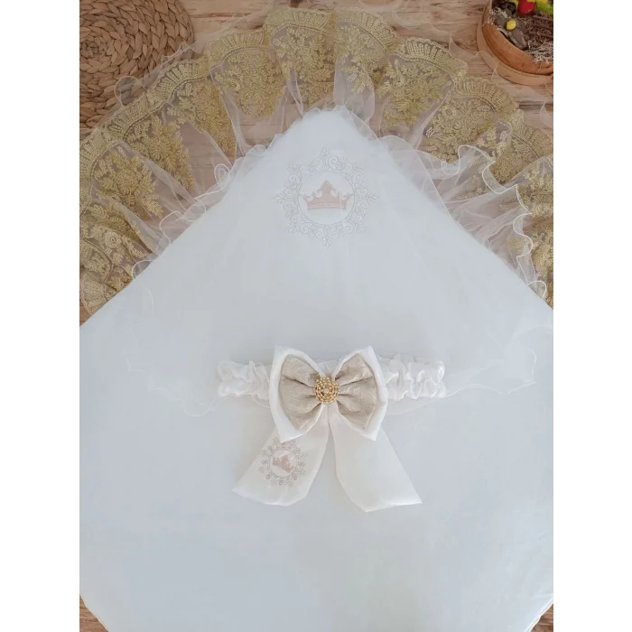 Luz&Pos Yenidoğan Titi Taç Nakışlı Plazma Taşlı Güpürlü Çift Fiyonk Duvaklı Trilüks Kundak Bebek Battaniyesi Gold