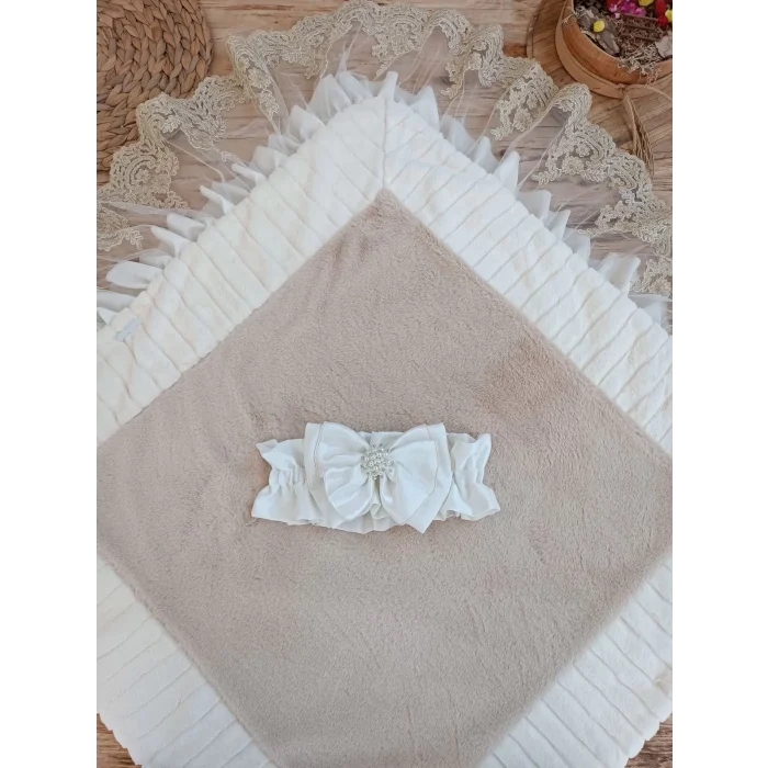 Luz&Pos Yenidoğan Wool Yün Kumaş Taç Nakışlı Güpür Duvaklı Fiyonk Prizma Taş Unisex Kundak Bebek Battaniyesi Bej