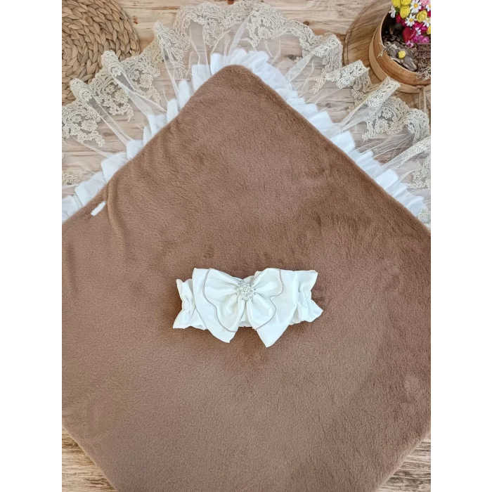 Luz&Pos Yenidoğan Wool Yün Kumaş Taç Nakışlı Güpür Duvaklı Fiyonk Prizma Taş Unisex Kundak Bebek Battaniyesi Kahverengi