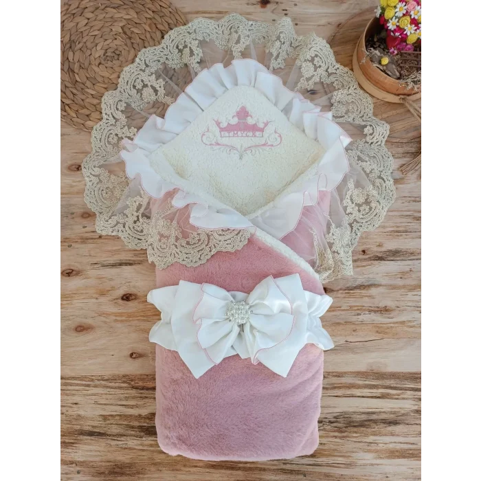 Luz&Pos Yenidoğan Wool Yün Kumaş Taç Nakışlı Güpür Duvaklı Fiyonk Prizma Taş Unisex Kundak Bebek Battaniyesi Pembe