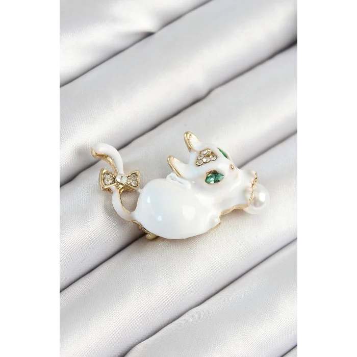 Zirkon Taşlı İnci Detaylı Beyaz 3D Kedi Figürlü Gold Renk Kadın Broş
