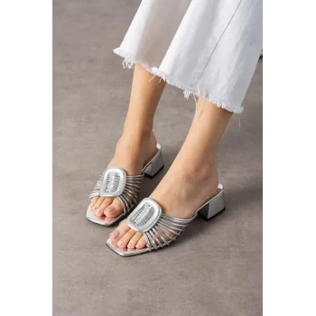 Anca Gümüş Rugan Topuklu Terlik