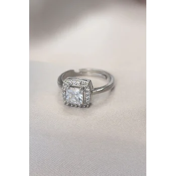 Gümüş Renk Baget ve Zirkon Taşlı Kare Yüzük