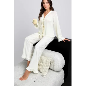 Kadın Beyaz Önden Bağlamalı Kolu ve Paçası Fırfır Detaylı Uzun Kollu Pijama Takımı – Rahat, Şık ve 4 Mevsim Kullanım