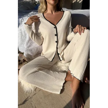 Kadın Beyaz Örme Kumaş V Yaka Düğmeli Rahat Şık Pijama Takımı