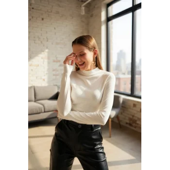 Kadın Beyaz Parmak Detaylı Esnek Uzun Kollu Body