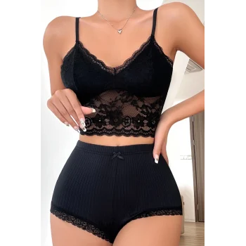 Kadın Kaşkorse Şortlu Dantelli Gecelik Takımı – Modern, Konforlu ve Günlük Kombinlere Uygun