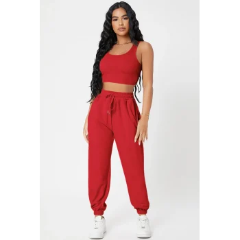 Kadın Kırmızı Kaşkorse Cepli Jogger Eşofman Altı ve Crop Top Bluz – Şık, Rahat ve Kolay Kombinlenebilir
