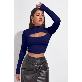 Kadın Lacivert Göğüs Dekolteli Uzun Kollu Cut Out Crop Top Bluz – Şık, Rahat ve Kolay Kombinlenebilir