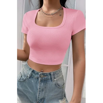 Kadın Pembe Yarım Kol Düz Yaka Crop Top Bluz – Şık, Rahat ve Kolay Kombinlenebilir