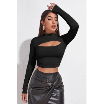 Kadın Siyah Göğüs Dekolteli Uzun Kollu Cut Out Crop Top Bluz – Şık, Rahat ve Kolay Kombinlenebilir