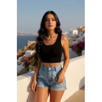 Kadın Siyah Kare Yaka Crop Top Bluz – Şık, Rahat ve Kolay Kombinlenebilir