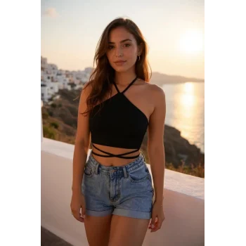 Kadın Siyah Sırtı Açık Boyundan Çapraz Bağlamalı Crop Top Bluz – Şık, Rahat ve Kolay Kombinlenebilir