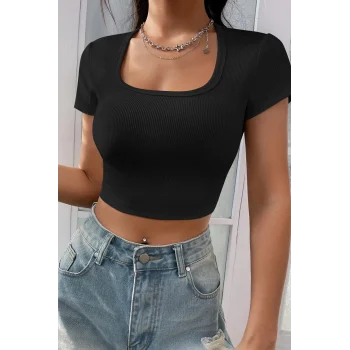 Kadın Siyah Yarım Kol Düz Yaka Crop Top Bluz – Şık, Rahat ve Kolay Kombinlenebilir