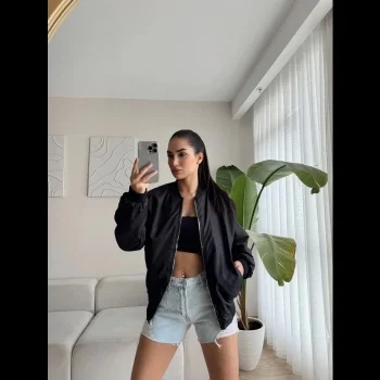 Luz&Pos Kadın Siyah Bomber Mont – Oversize Rahat Kalıp, Fermuarlı Cepli, Günlük Kombinlere Uygun Hafif Kapitone Mont- Siyah