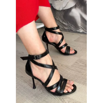 Mariya Siyah Rugan Topuklu Ayakkabı