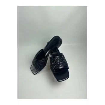 Ortu Siyah Cilt İşlemeli Terlik