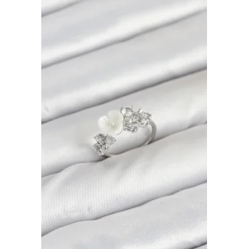 Pirinç Gümüş Renk Çiçek Model Zirkon Taşlı Kadın Yüzük