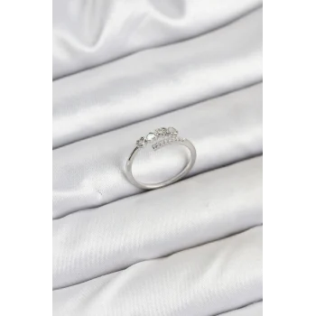 Pirinç Gümüş Renk Kalpli Detaylı Zirkon Taşlı Kadın Yüzük