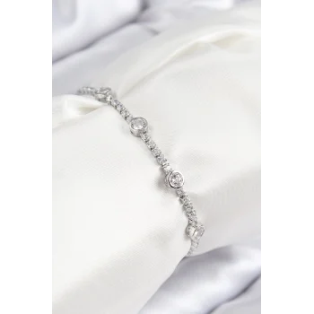 Pirinç Zirkon Taşlı Daire Model Gümüş Renk Asansörlü Kadın Bileklik