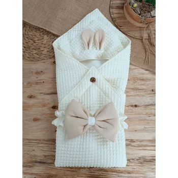 Luz&Pos Yenidoğan Kulaklı Şapkalı Düğme Detaylı Fiyonklu Bebek Battaniyesi Kundak Krem