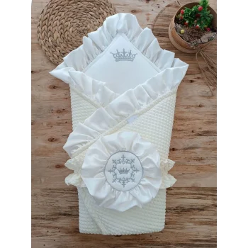 Luz&Pos Yenidoğan Piramitland Soft Taç Nakışlı Bebek Battaniyesi Kundak Krem