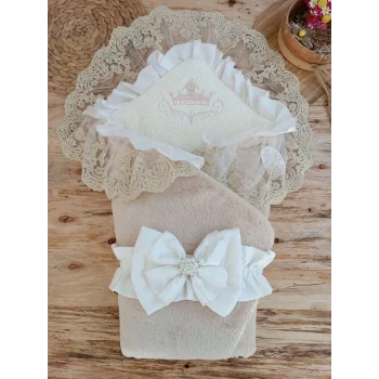 Luz&Pos Yenidoğan Wool Yün Kumaş Taç Nakışlı Güpür Duvaklı Fiyonk Prizma Taş Unisex Kundak Bebek Battaniyesi Bej