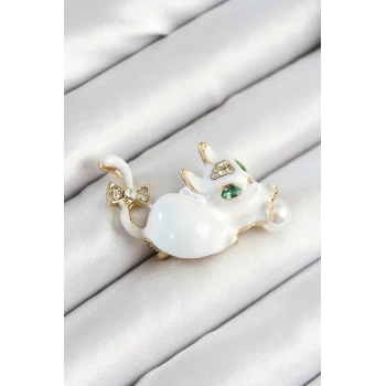 Zirkon Taşlı İnci Detaylı Beyaz 3D Kedi Figürlü Gold Renk Kadın Broş