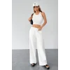 Kadın Beyaz Bol Kesim Cepli Geniş Paça Dökümlü Pantolon – Modern ve Şık Tasarım