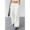 Kadın Beyaz Bol Kesim Cepli Geniş Paça Dökümlü Pantolon – Modern ve Şık Tasarım