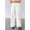 Kadın Beyaz Bol Kesim Cepli Geniş Paça Dökümlü Pantolon – Modern ve Şık Tasarım