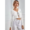 Kadın Beyaz Uzun Kollu Önden Bağlama Detaylı Crop Top Bluz – Şık, Rahat ve Kolay Kombinlenebilir