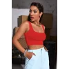 Kadın Kırmızı Kalın Askılı Crop Top Büstiyer – Modern ve Şık Tasarım
