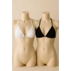 Kadın Siyah ve Beyaz Minimal Kesim Üçgen Bikini Üstü – Modern ve Şık Tasarım