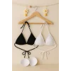 Kadın Siyah ve Beyaz Minimal Kesim Üçgen Bikini Üstü – Modern ve Şık Tasarım