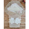 Luz&Pos Yenidoğan Wool Yün Kumaş Taç Nakışlı Güpür Duvaklı Fiyonk Prizma Taş Unisex Kundak Bebek Battaniyesi Bej