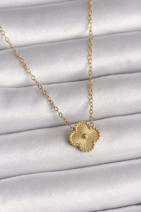 316L Çelik Gold Renk İşleme Detaylı Yonca Model Kadın Kolye