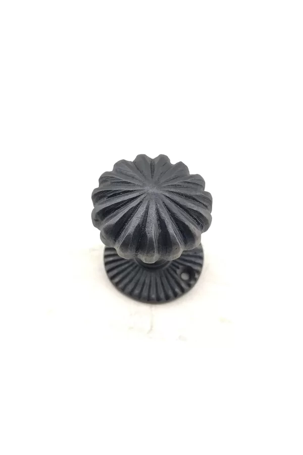 Antika Tarz Dekoratif Pirinç Açarlı Kapı Babası - 50mm, Oksit